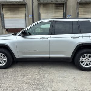 صورة 4 لـ 2024 JEEP GRAND CHEROKEE LAREDO