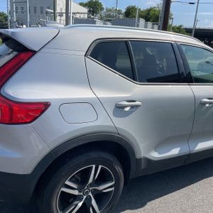2023 Volvo XC40 CORE — фото 9