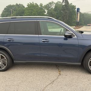 2025 Mercedes-BENZ GLS thumbnail 11