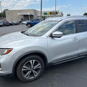2017 Nissan ROGUE SL 照片 2