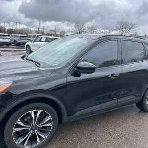 FORD ESCAPE SE - 2