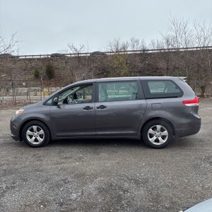 TOYOTA SIENNA - 3