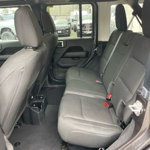 2022 JEEP WRANGLER UNLIMITED SAHARA 照片 32