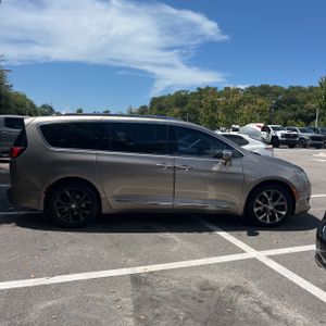 2017 Chrysler PACIFICA LIMITED — фото 10
