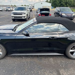 FORD MUSTANG BASE - 4