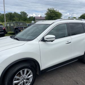 2018 Nissan ROGUE SV 照片 2