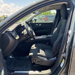 2026 Volvo XC60 B5 CORE 缩略图 32