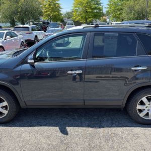 2013 KIA SORENTO LX photo 4