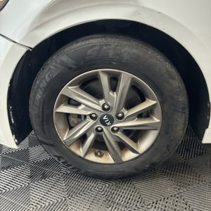 2020 KIA OPTIMA LX — миниатюра 17