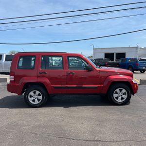 JEEP LIBERTY - 10