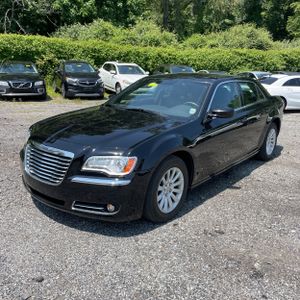 صورة 1 لـ 2013 Chrysler 300 MOTOWN