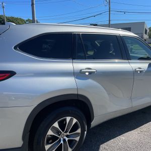 صورة 9 لـ 2022 Toyota HIGHLANDER XLE