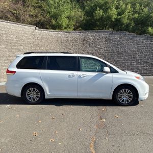 TOYOTA SIENNA - 10
