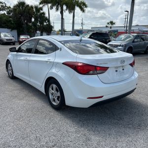 2015 Hyundai ELANTRA SE — фото 5