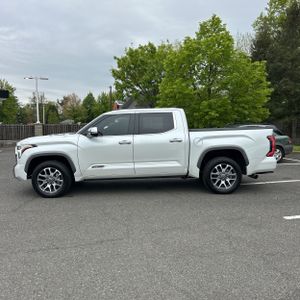 TOYOTA TUNDRA - 3