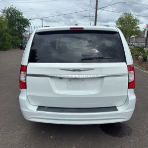 CHRYSLER TOWN AND COUNTRY TOURING - 7