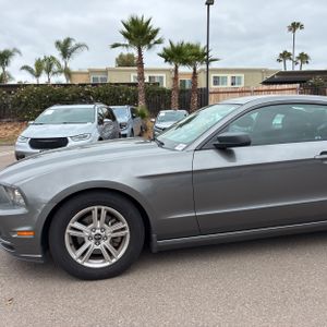 FORD MUSTANG V6 - 2