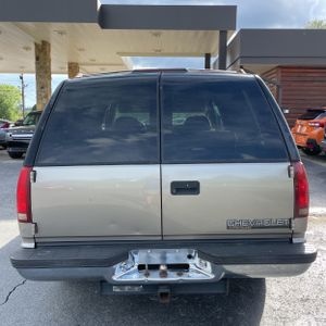 CHEVROLET TAHOE LS - 7