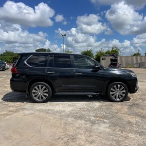 صورة 10 لـ 2017 Lexus LX 570 BASE