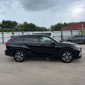 صورة 10 لـ 2020 Toyota HIGHLANDER XLE