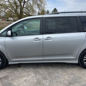 TOYOTA SIENNA - 4