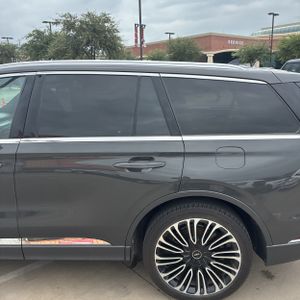صورة 6 لـ 2022 Lincoln AVIATOR BLACK LABEL