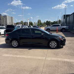 2025 Toyota COROLLA LE photo 10