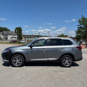 2017 Mitsubishi OUTLANDER SEL — фото 2