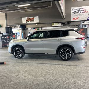 2022 Mitsubishi OUTLANDER SE — фото 3