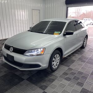 VOLKSWAGEN JETTA BASE - 1