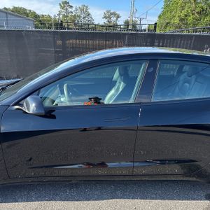 TESLA MODEL 3 BASE - 4