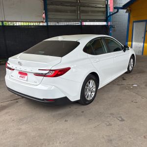 Toyota Camry LE - 8