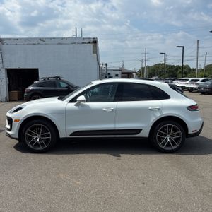 2023 Porsche MACAN photo 3