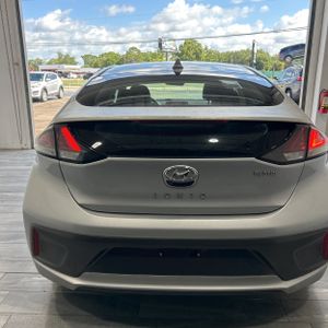 2020 Hyundai IONIQ HYBRID SEL photo 6