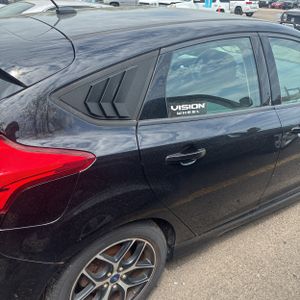 FORD FOCUS SE - 8