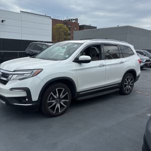 HONDA PILOT TOURING W/REAR CAPTAIN'S CHAIRS - 3