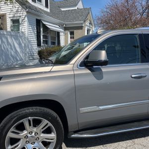 CADILLAC ESCALADE LUXURY - 2