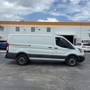 FORD TRANSIT 150 - 10