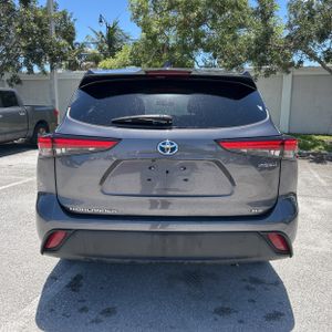 صورة 7 لـ 2021 Toyota HIGHLANDER HYBRID XLE