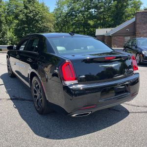 صورة 5 لـ 2019 Chrysler 300 S