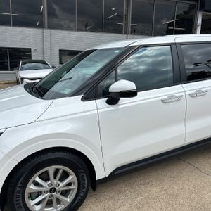 2023 KIA CARNIVAL LX — фото 2