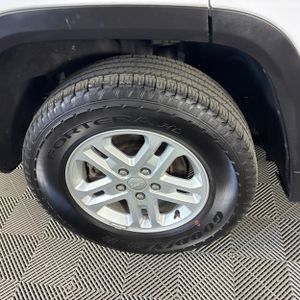 2024 JEEP GRAND CHEROKEE LAREDO — миниатюра 17