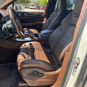 صورة مصغرة 32 لـ 2022 Porsche CAYENNE TURBO S E-HYBRID