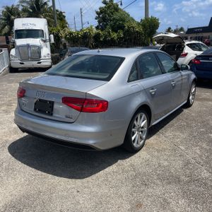 AUDI A4 2.0T PREMIUM - 8