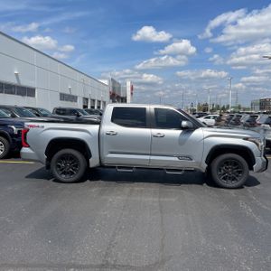 TOYOTA TUNDRA - 10