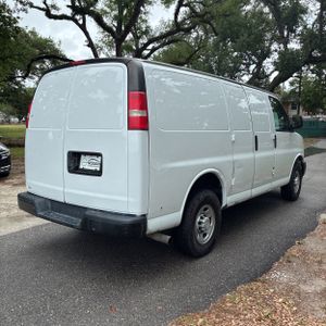 CHEVROLET EXPRESS 2500 - 8