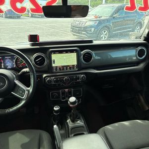 صورة 35 لـ 2022 JEEP WRANGLER UNLIMITED SAHARA