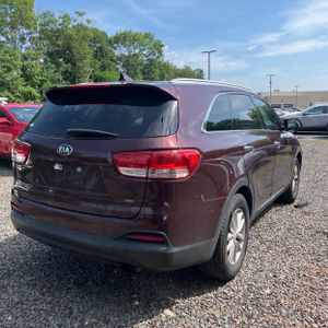 2017 KIA SORENTO LX photo 8