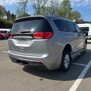 CHRYSLER PACIFICA TOURING L - 8