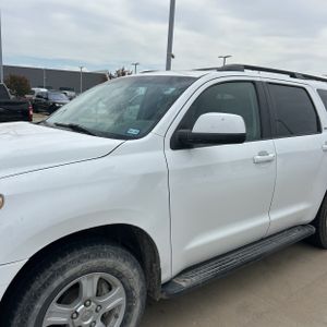صورة 2 لـ 2013 Toyota SEQUOIA SR5